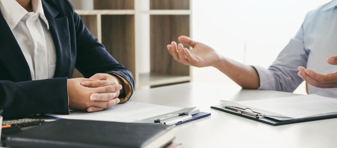 Manager in conversation with a disengaged employee, symbolising early signs of departure